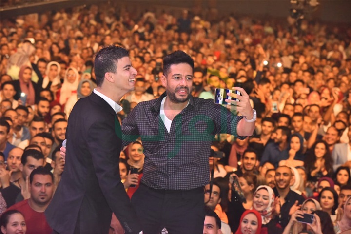 بالصور.. حماقي يتألق باقوي حفل تخرج لطلاب تجارة الإسكندرية بالصور.. حماقي يتألق باقوي حفل تخرج لطلاب تجارة الإسكندرية