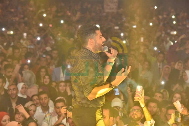 بالصور.. حماقي يتألق باقوي حفل تخرج لطلاب تجارة الإسكندرية بالصور.. حماقي يتألق باقوي حفل تخرج لطلاب تجارة الإسكندرية