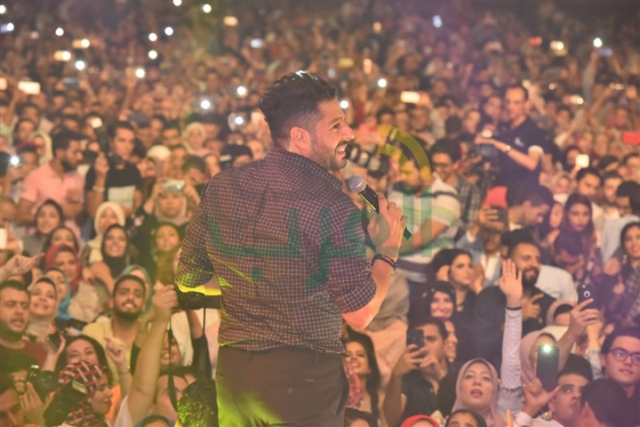 بالصور.. حماقي يتألق باقوي حفل تخرج لطلاب تجارة الإسكندرية بالصور.. حماقي يتألق باقوي حفل تخرج لطلاب تجارة الإسكندرية