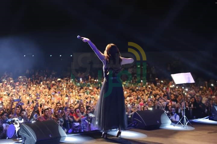بالصور .. اليسا تحتفل بعيد ميلادها وسط طلاب جامعة الدلتا بالصور .. اليسا تحتفل بعيد ميلادها وسط طلاب جامعة الدلتا