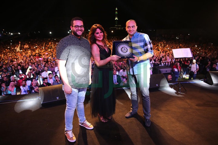 بالصور .. اليسا تحتفل بعيد ميلادها وسط طلاب جامعة الدلتا بالصور .. اليسا تحتفل بعيد ميلادها وسط طلاب جامعة الدلتا