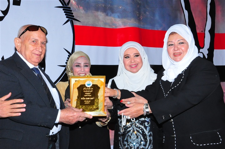 بالصور.. تكريم أبطال أكتوبر ورموز الفن فى حفل مجلس الإعلاميين الدوليين بالصور.. تكريم أبطال أكتوبر ورموز الفن فى حفل مجلس الإعلاميين الدوليين