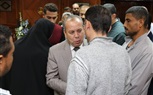 بالصور.. محافظ كفر الشيخ يسلم إعانات مالية لأسر ضحايا بيارة الصرف الصحي بمطوبس