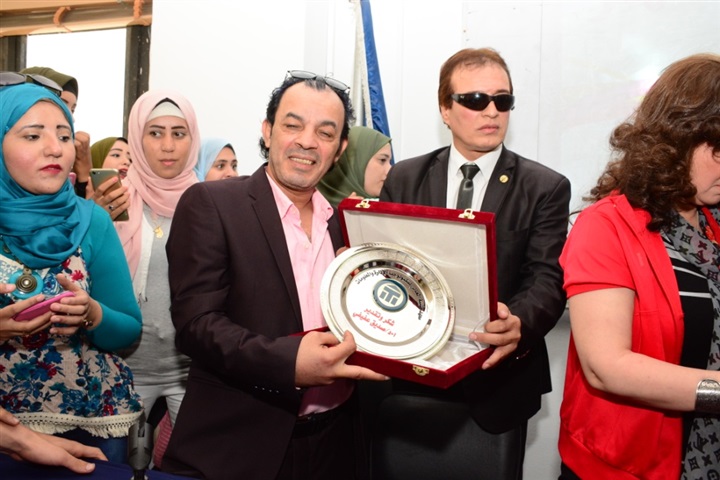 بالصور.. إحدى الجامعات الخاصة تمنح الدكتوراه الفخرية لمجموعة من نجوم الفن والإعلام بالصور.. إحدى الجامعات الخاصة تمنح الدكتوراه الفخرية لمجموعة من نجوم الفن والإعلام