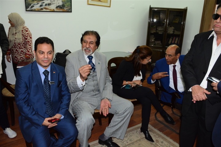 بالصور.. إحدى الجامعات الخاصة تمنح الدكتوراه الفخرية لمجموعة من نجوم الفن والإعلام بالصور.. إحدى الجامعات الخاصة تمنح الدكتوراه الفخرية لمجموعة من نجوم الفن والإعلام