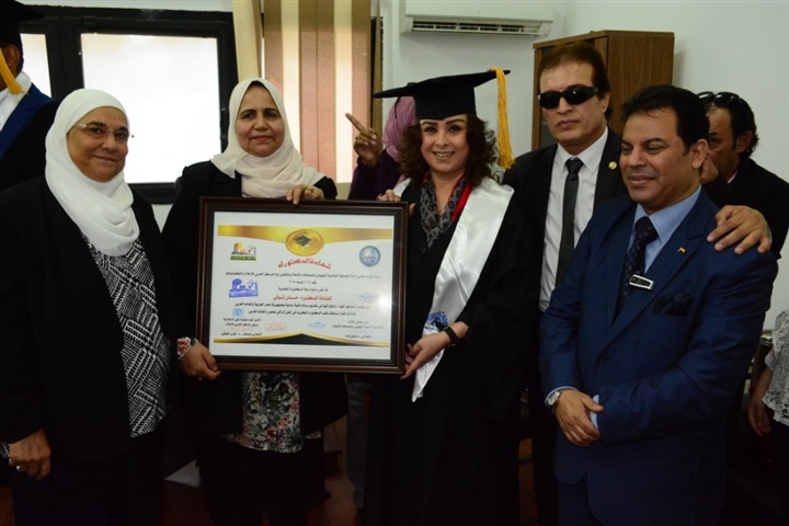 بالصور.. إحدى الجامعات الخاصة تمنح الدكتوراه الفخرية لمجموعة من نجوم الفن والإعلام بالصور.. إحدى الجامعات الخاصة تمنح الدكتوراه الفخرية لمجموعة من نجوم الفن والإعلام