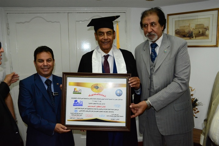 بالصور.. إحدى الجامعات الخاصة تمنح الدكتوراه الفخرية لمجموعة من نجوم الفن والإعلام بالصور.. إحدى الجامعات الخاصة تمنح الدكتوراه الفخرية لمجموعة من نجوم الفن والإعلام
