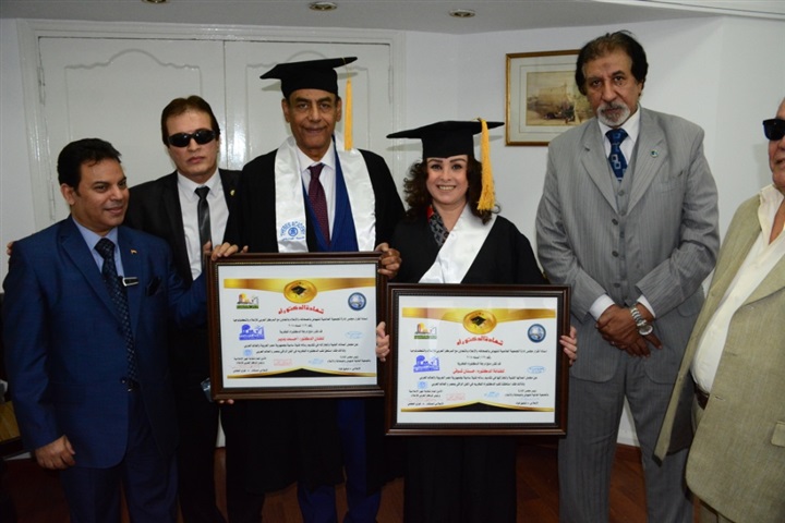 بالصور.. إحدى الجامعات الخاصة تمنح الدكتوراه الفخرية لمجموعة من نجوم الفن والإعلام بالصور.. إحدى الجامعات الخاصة تمنح الدكتوراه الفخرية لمجموعة من نجوم الفن والإعلام