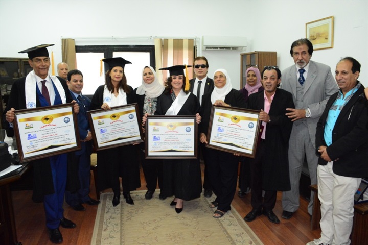بالصور.. إحدى الجامعات الخاصة تمنح الدكتوراه الفخرية لمجموعة من نجوم الفن والإعلام بالصور.. إحدى الجامعات الخاصة تمنح الدكتوراه الفخرية لمجموعة من نجوم الفن والإعلام