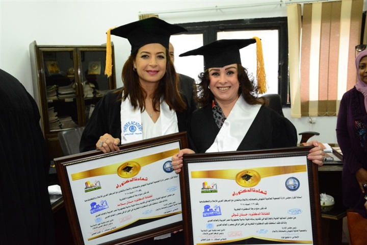 بالصور.. إحدى الجامعات الخاصة تمنح الدكتوراه الفخرية لمجموعة من نجوم الفن والإعلام بالصور.. إحدى الجامعات الخاصة تمنح الدكتوراه الفخرية لمجموعة من نجوم الفن والإعلام