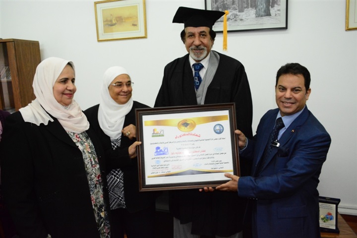 بالصور.. إحدى الجامعات الخاصة تمنح الدكتوراه الفخرية لمجموعة من نجوم الفن والإعلام بالصور.. إحدى الجامعات الخاصة تمنح الدكتوراه الفخرية لمجموعة من نجوم الفن والإعلام