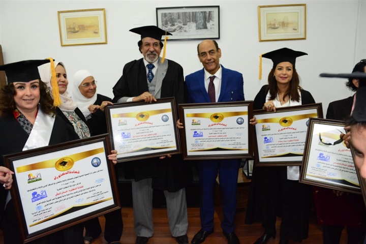 بالصور.. إحدى الجامعات الخاصة تمنح الدكتوراه الفخرية لمجموعة من نجوم الفن والإعلام بالصور.. إحدى الجامعات الخاصة تمنح الدكتوراه الفخرية لمجموعة من نجوم الفن والإعلام