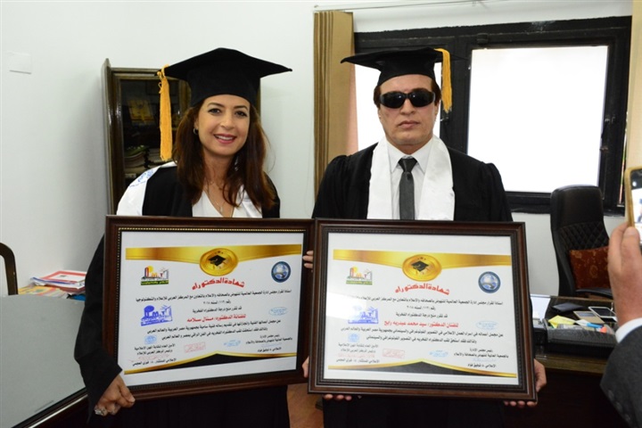 بالصور.. إحدى الجامعات الخاصة تمنح الدكتوراه الفخرية لمجموعة من نجوم الفن والإعلام بالصور.. إحدى الجامعات الخاصة تمنح الدكتوراه الفخرية لمجموعة من نجوم الفن والإعلام