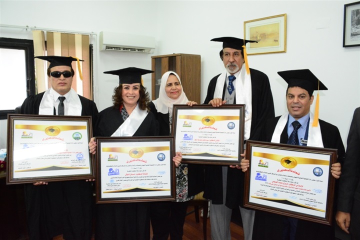 بالصور.. إحدى الجامعات الخاصة تمنح الدكتوراه الفخرية لمجموعة من نجوم الفن والإعلام بالصور.. إحدى الجامعات الخاصة تمنح الدكتوراه الفخرية لمجموعة من نجوم الفن والإعلام