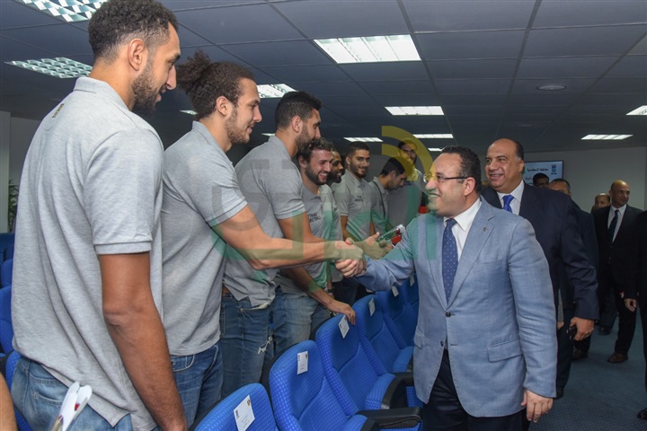 محافظ الإسكندرية يكرم لاعبي فريق كرة السلة بنادي الإتحاد السكندري لفوزه في البطولة العربية بلبنان