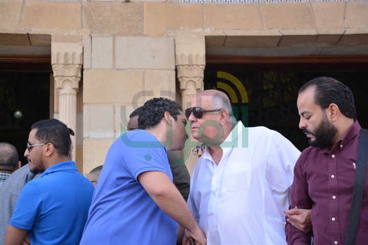 بالصور.. الفيشاوي وسهير رمزي وأسرة محمود ياسمين في جنازة بدر تيسير بالصور.. الفيشاوي وسهير رمزي وأسرة محمود ياسمين في جنازة بدر تيسير