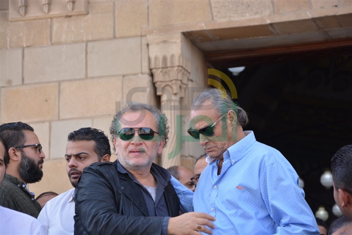 بالصور.. الفيشاوي وسهير رمزي وأسرة محمود ياسمين في جنازة بدر تيسير بالصور.. الفيشاوي وسهير رمزي وأسرة محمود ياسمين في جنازة بدر تيسير