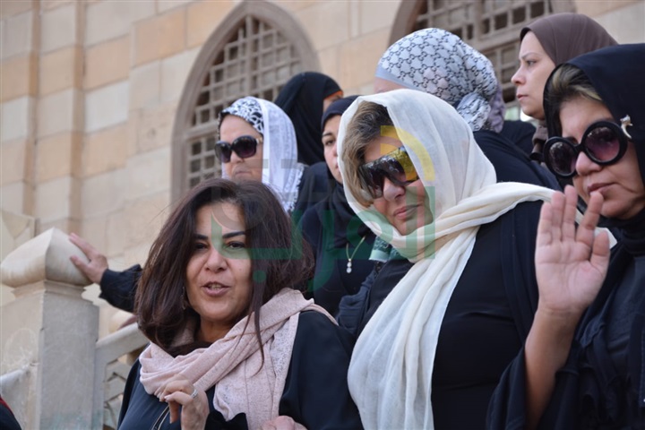بالصور.. الفيشاوي وسهير رمزي وأسرة محمود ياسمين في جنازة بدر تيسير بالصور.. الفيشاوي وسهير رمزي وأسرة محمود ياسمين في جنازة بدر تيسير