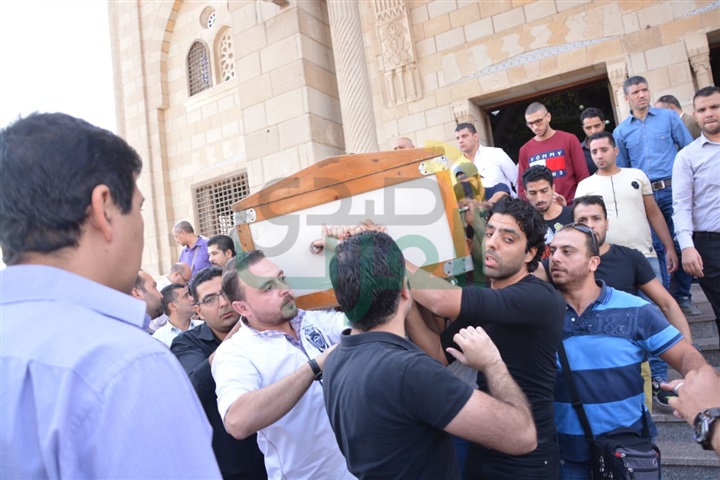 بالصور.. الفيشاوي وسهير رمزي وأسرة محمود ياسمين في جنازة بدر تيسير بالصور.. الفيشاوي وسهير رمزي وأسرة محمود ياسمين في جنازة بدر تيسير