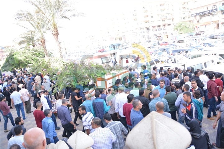 بالصور.. الفيشاوي وسهير رمزي وأسرة محمود ياسمين في جنازة بدر تيسير بالصور.. الفيشاوي وسهير رمزي وأسرة محمود ياسمين في جنازة بدر تيسير