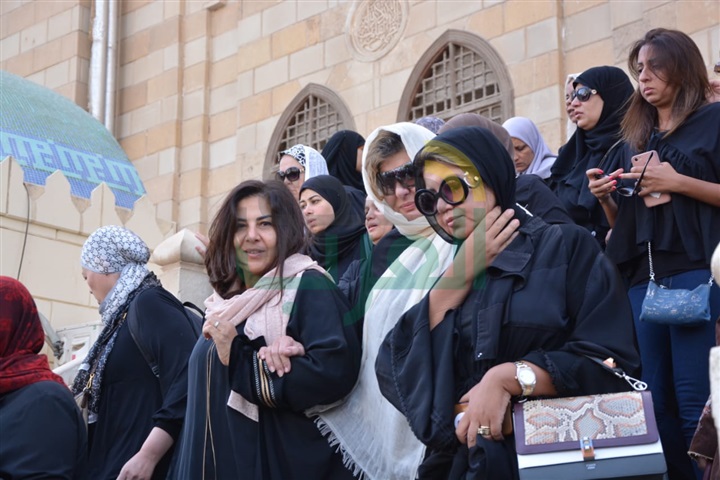 بالصور.. الفيشاوي وسهير رمزي وأسرة محمود ياسمين في جنازة بدر تيسير بالصور.. الفيشاوي وسهير رمزي وأسرة محمود ياسمين في جنازة بدر تيسير