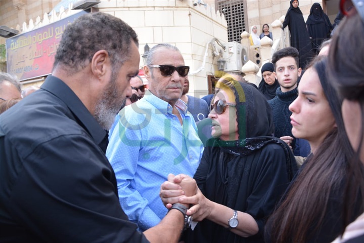 بالصور.. الفيشاوي وسهير رمزي وأسرة محمود ياسمين في جنازة بدر تيسير بالصور.. الفيشاوي وسهير رمزي وأسرة محمود ياسمين في جنازة بدر تيسير