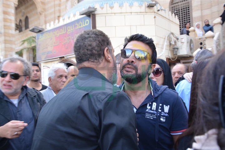 بالصور.. الفيشاوي وسهير رمزي وأسرة محمود ياسمين في جنازة بدر تيسير بالصور.. الفيشاوي وسهير رمزي وأسرة محمود ياسمين في جنازة بدر تيسير