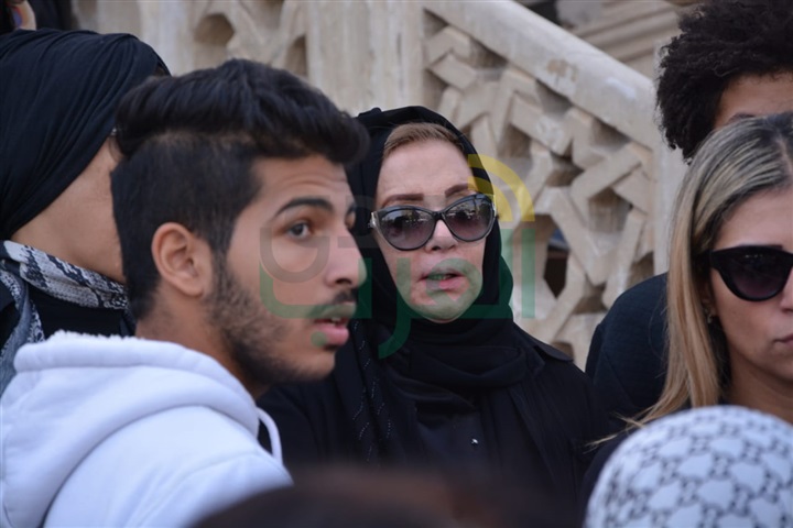 بالصور.. الفيشاوي وسهير رمزي وأسرة محمود ياسمين في جنازة بدر تيسير بالصور.. الفيشاوي وسهير رمزي وأسرة محمود ياسمين في جنازة بدر تيسير