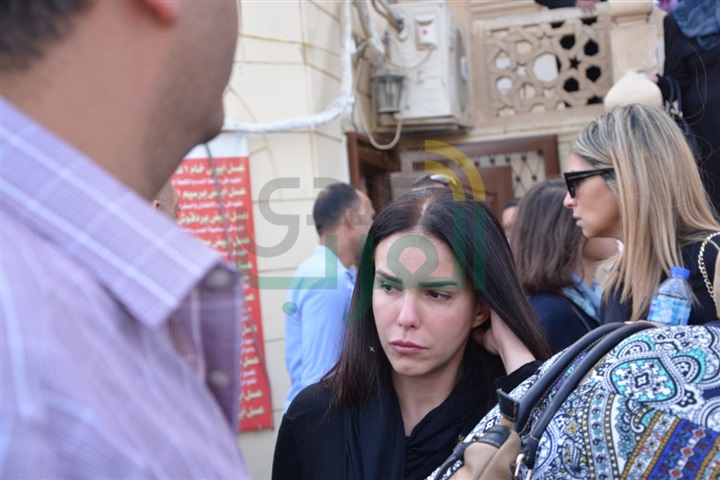 بالصور.. الفيشاوي وسهير رمزي وأسرة محمود ياسمين في جنازة بدر تيسير بالصور.. الفيشاوي وسهير رمزي وأسرة محمود ياسمين في جنازة بدر تيسير