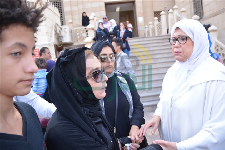 بالصور.. الفيشاوي وسهير رمزي وأسرة محمود ياسمين في جنازة بدر تيسير بالصور.. الفيشاوي وسهير رمزي وأسرة محمود ياسمين في جنازة بدر تيسير