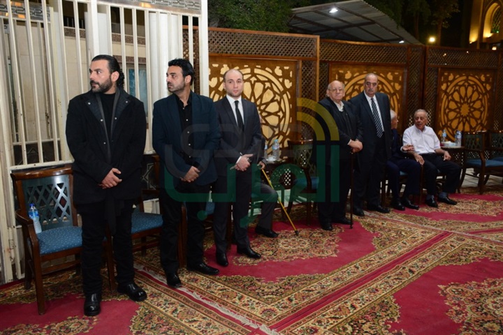 بالصور.. نجوم الفن يتوافدون على عزاء "بدر تيسير" بالصور.. نجوم الفن يتوافدون على عزاء "بدر تيسير"