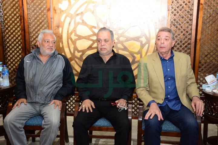 بالصور.. نجوم الفن يتوافدون على عزاء "بدر تيسير" بالصور.. نجوم الفن يتوافدون على عزاء "بدر تيسير"