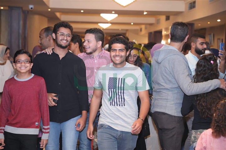 بالصور.. أشرف عبد الباقي يرفع لافتة "كامل العدد" لمسرحيته الجديدة بالصور.. أشرف عبد الباقي يرفع لافتة "كامل العدد" لمسرحيته الجديدة