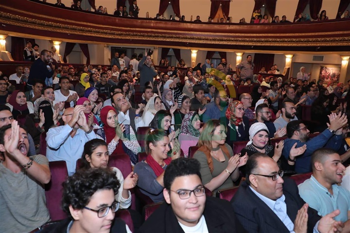 بالصور.. أشرف عبد الباقي يرفع لافتة "كامل العدد" لمسرحيته الجديدة بالصور.. أشرف عبد الباقي يرفع لافتة "كامل العدد" لمسرحيته الجديدة