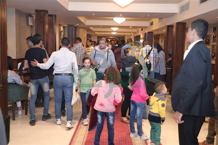 بالصور.. أشرف عبد الباقي يرفع لافتة "كامل العدد" لمسرحيته الجديدة بالصور.. أشرف عبد الباقي يرفع لافتة "كامل العدد" لمسرحيته الجديدة