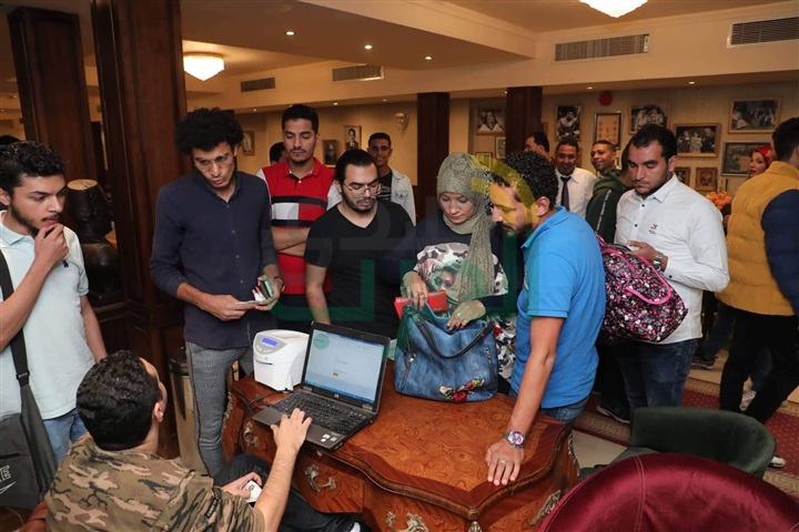 بالصور.. أشرف عبد الباقي يرفع لافتة "كامل العدد" لمسرحيته الجديدة بالصور.. أشرف عبد الباقي يرفع لافتة "كامل العدد" لمسرحيته الجديدة