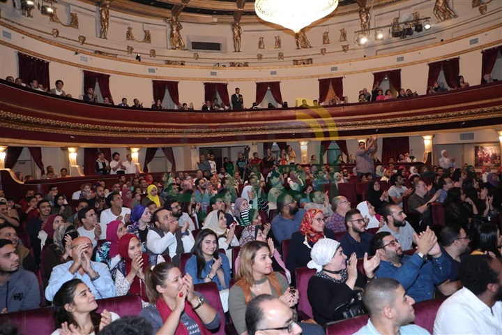 بالصور.. أشرف عبد الباقي يرفع لافتة "كامل العدد" لمسرحيته الجديدة بالصور.. أشرف عبد الباقي يرفع لافتة "كامل العدد" لمسرحيته الجديدة