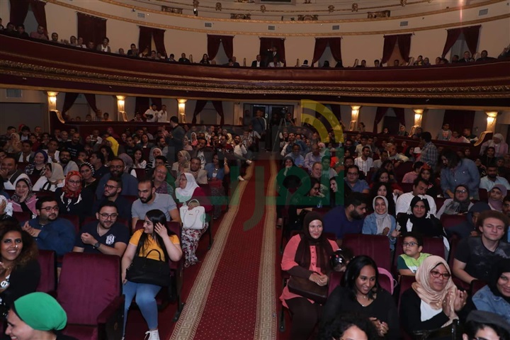 بالصور.. أشرف عبد الباقي يرفع لافتة "كامل العدد" لمسرحيته الجديدة بالصور.. أشرف عبد الباقي يرفع لافتة "كامل العدد" لمسرحيته الجديدة