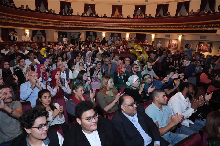 بالصور.. أشرف عبد الباقي يرفع لافتة "كامل العدد" لمسرحيته الجديدة بالصور.. أشرف عبد الباقي يرفع لافتة "كامل العدد" لمسرحيته الجديدة