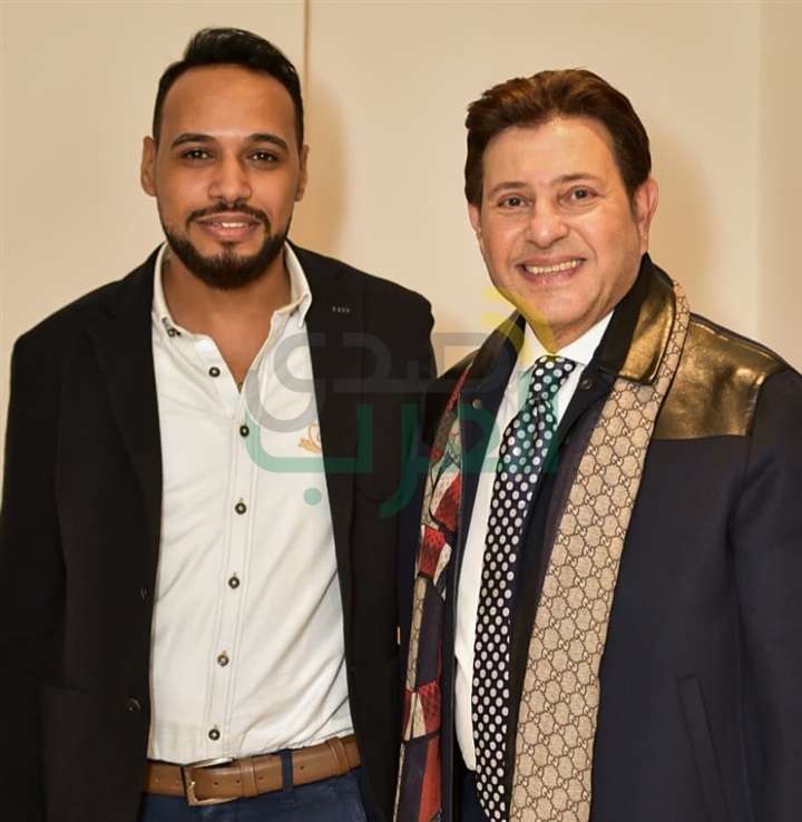 بالصور.. هاني شاكر يفتتح حفله بالإسكندرية على نغمات "وانت ماشي في مصر" بالصور.. هاني شاكر يفتتح حفله بالإسكندرية على نغمات "وانت ماشي في مصر"