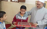 رئيس جامعة الأزهر السابق يكرم أسر الشهداء في الإحتفال بالمولد النبوي ببنها 