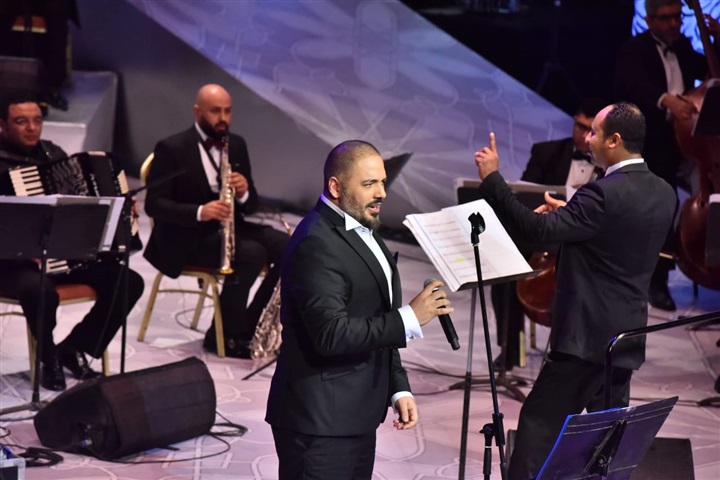 بالصور.. رامي عياش يشعل افتتاحية حفله بمهرحان الموسيقى الغربية بمكس"بلادي" و" الله عليكي يا مصر" بالصور.. رامي عياش يشعل افتتاحية حفله بمهرحان الموسيقى الغربية بمكس"بلادي" و" الله عليكي يا مصر"