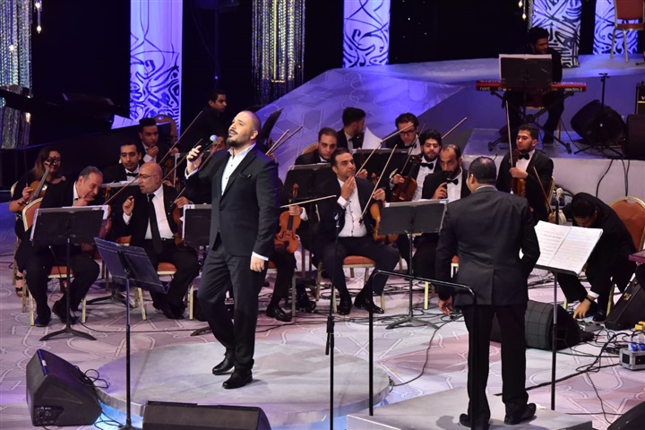 بالصور.. رامي عياش يشعل افتتاحية حفله بمهرحان الموسيقى الغربية بمكس"بلادي" و" الله عليكي يا مصر" بالصور.. رامي عياش يشعل افتتاحية حفله بمهرحان الموسيقى الغربية بمكس"بلادي" و" الله عليكي يا مصر"