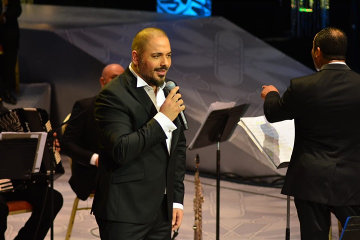 بالصور.. رامي عياش يشعل افتتاحية حفله بمهرحان الموسيقى الغربية بمكس"بلادي" و" الله عليكي يا مصر" بالصور.. رامي عياش يشعل افتتاحية حفله بمهرحان الموسيقى الغربية بمكس"بلادي" و" الله عليكي يا مصر"
