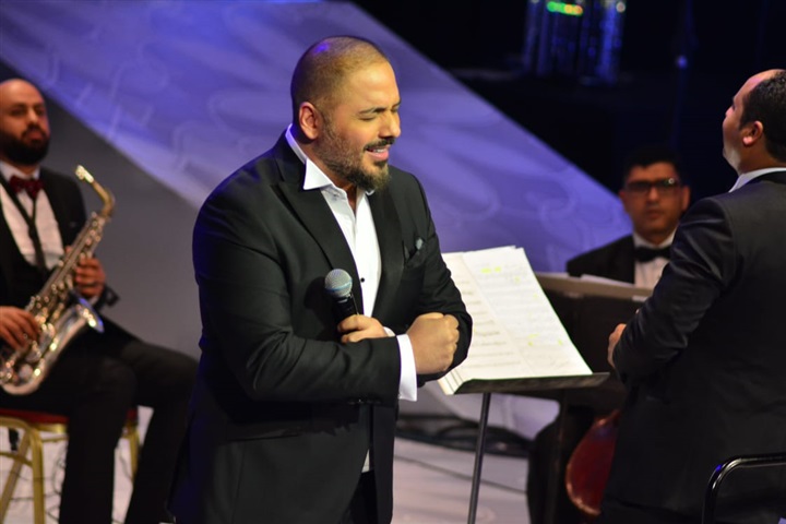 بالصور.. رامي عياش يشعل افتتاحية حفله بمهرحان الموسيقى الغربية بمكس"بلادي" و" الله عليكي يا مصر" بالصور.. رامي عياش يشعل افتتاحية حفله بمهرحان الموسيقى الغربية بمكس"بلادي" و" الله عليكي يا مصر"