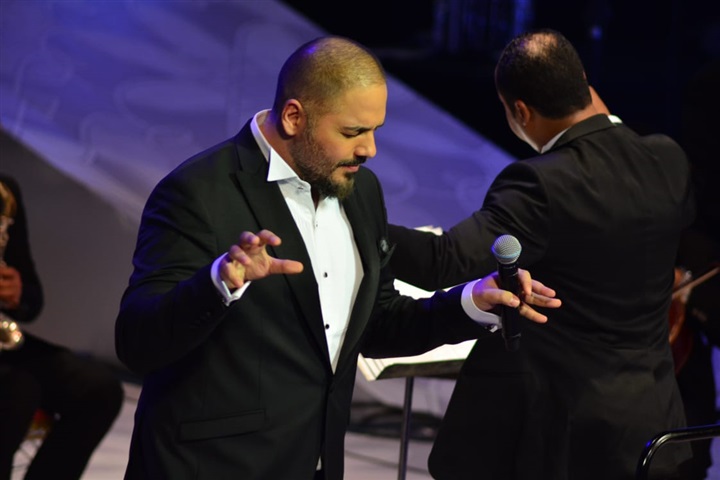 بالصور.. رامي عياش يشعل افتتاحية حفله بمهرحان الموسيقى الغربية بمكس"بلادي" و" الله عليكي يا مصر" بالصور.. رامي عياش يشعل افتتاحية حفله بمهرحان الموسيقى الغربية بمكس"بلادي" و" الله عليكي يا مصر"