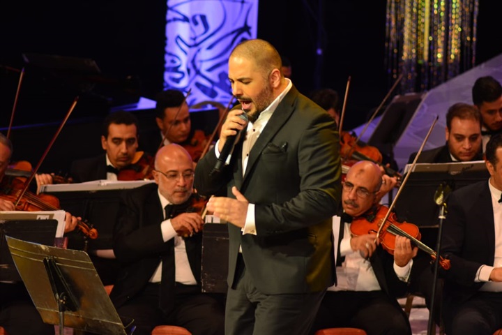 بالصور.. رامي عياش يشعل افتتاحية حفله بمهرحان الموسيقى الغربية بمكس"بلادي" و" الله عليكي يا مصر" بالصور.. رامي عياش يشعل افتتاحية حفله بمهرحان الموسيقى الغربية بمكس"بلادي" و" الله عليكي يا مصر"