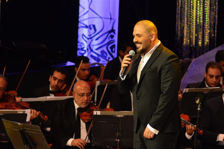 بالصور.. رامي عياش يشعل افتتاحية حفله بمهرحان الموسيقى الغربية بمكس"بلادي" و" الله عليكي يا مصر" بالصور.. رامي عياش يشعل افتتاحية حفله بمهرحان الموسيقى الغربية بمكس"بلادي" و" الله عليكي يا مصر"