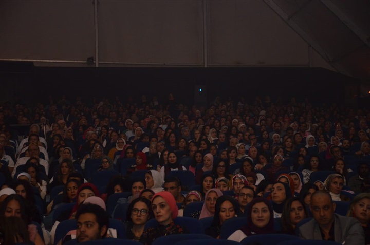 بالصور.. الشرنوبي يشعل التجمع بسيلفي النفسية وسط هتاف الآلاف بالصور.. الشرنوبي يشعل التجمع بسيلفي النفسية وسط هتاف الآلاف