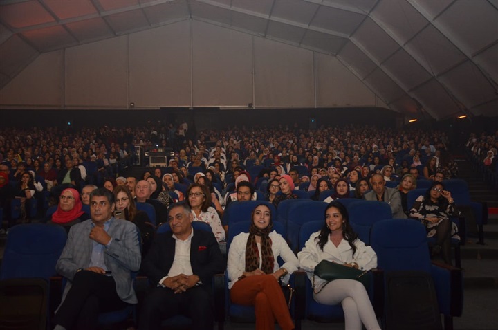 بالصور.. الشرنوبي يشعل التجمع بسيلفي النفسية وسط هتاف الآلاف بالصور.. الشرنوبي يشعل التجمع بسيلفي النفسية وسط هتاف الآلاف
